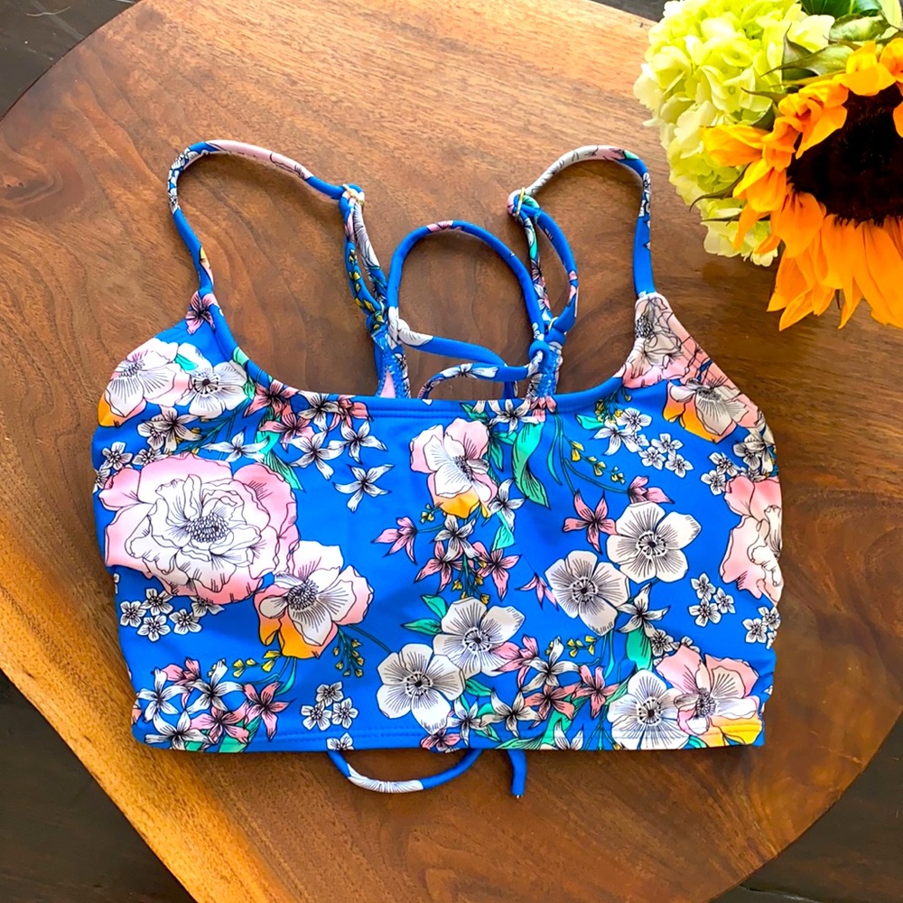 Adjustable criss/cross tie back bikini top